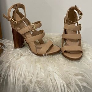 Nude Block heel buckle strap sandals